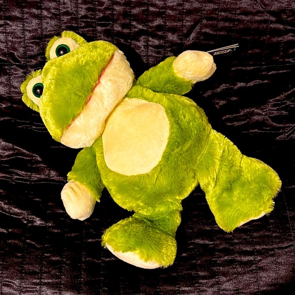 NWT! 2014 KellyToy Green Frog Soft Plush Stuffed Animal Toy - Picture 1 of 11
